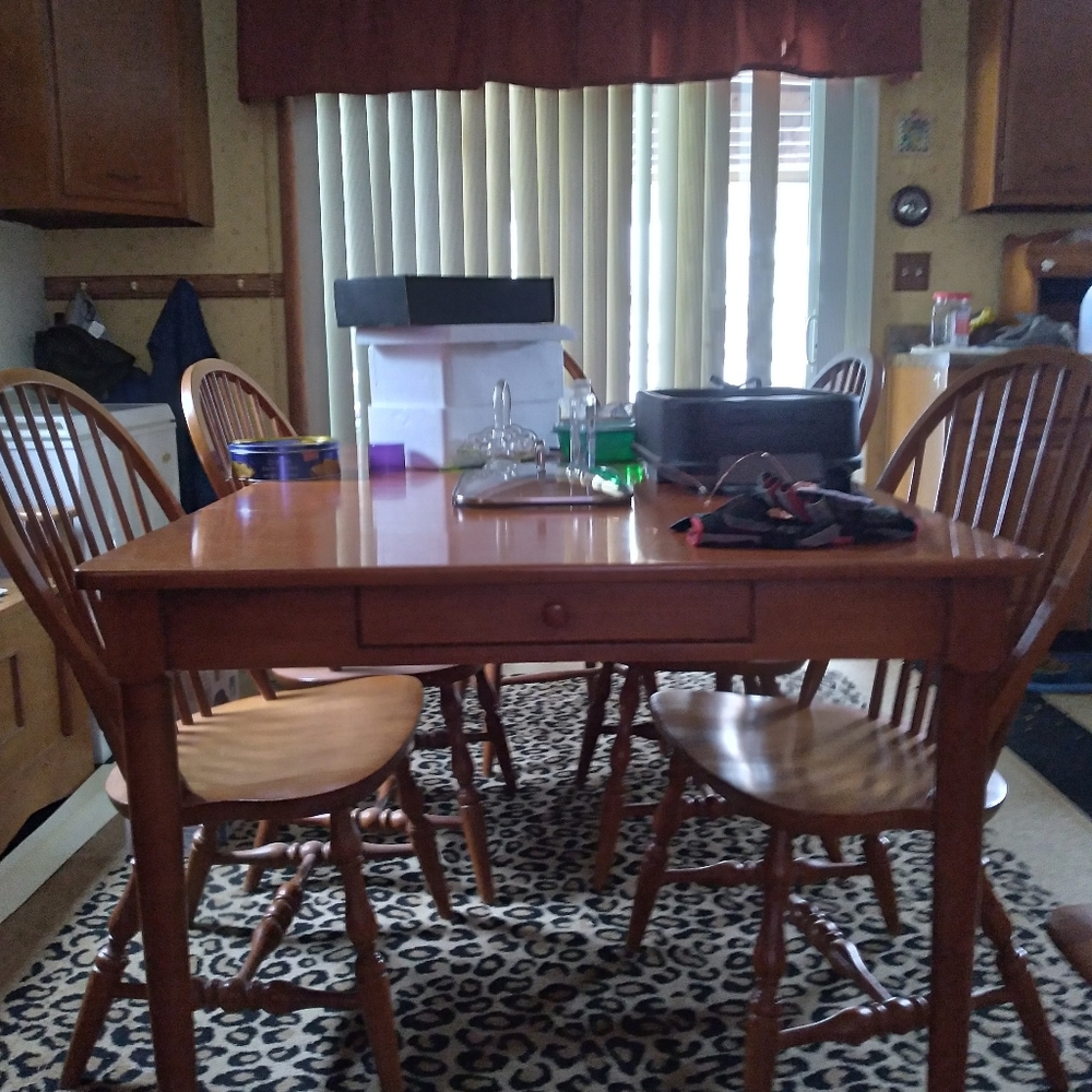 Kitchen table and chairs 6 2 leafs